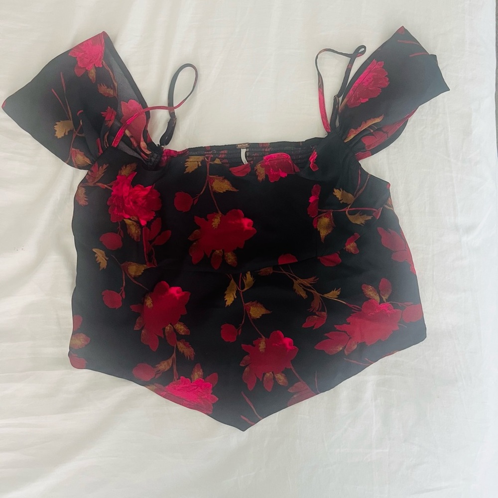 Free People Black and Red Floral Blouse 🔥🔥🔥